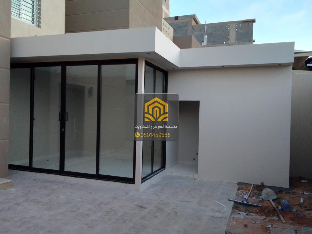 بناء مجالس زجاج من الإسمنت بورد بتصاميم عملية وراقية في جدة