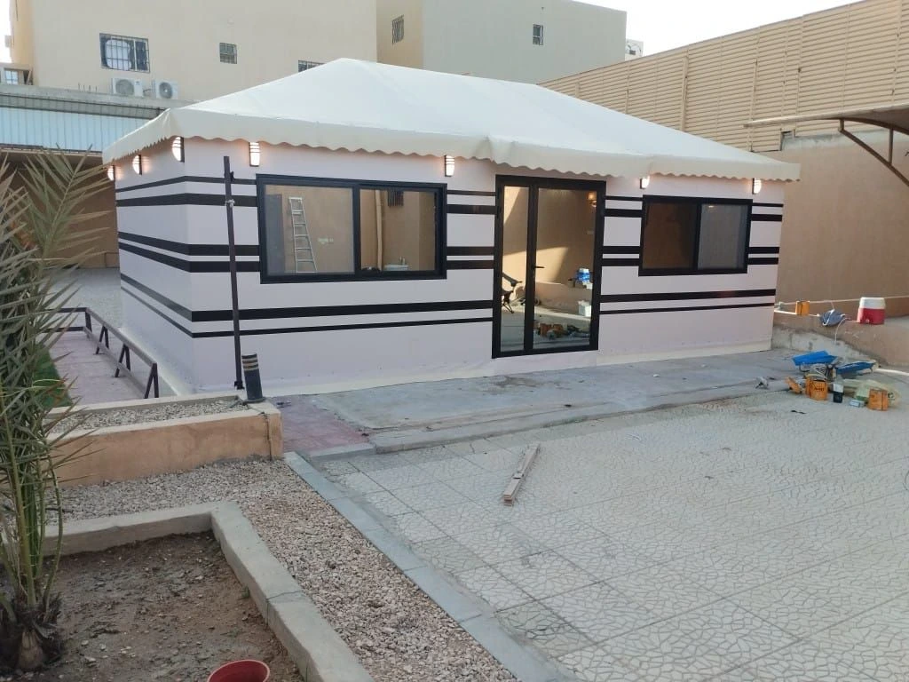 سقف معزول يقلل حرارة الجلسة الخارجية