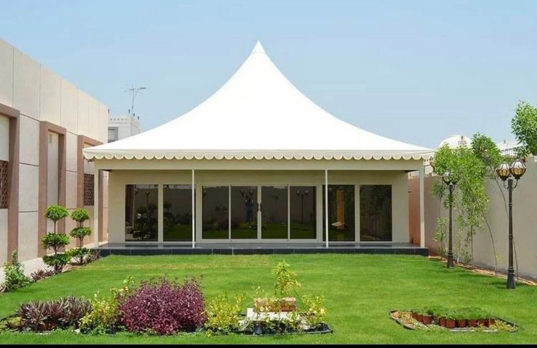 مجلس خارجي واسع للمناسبات العائلية