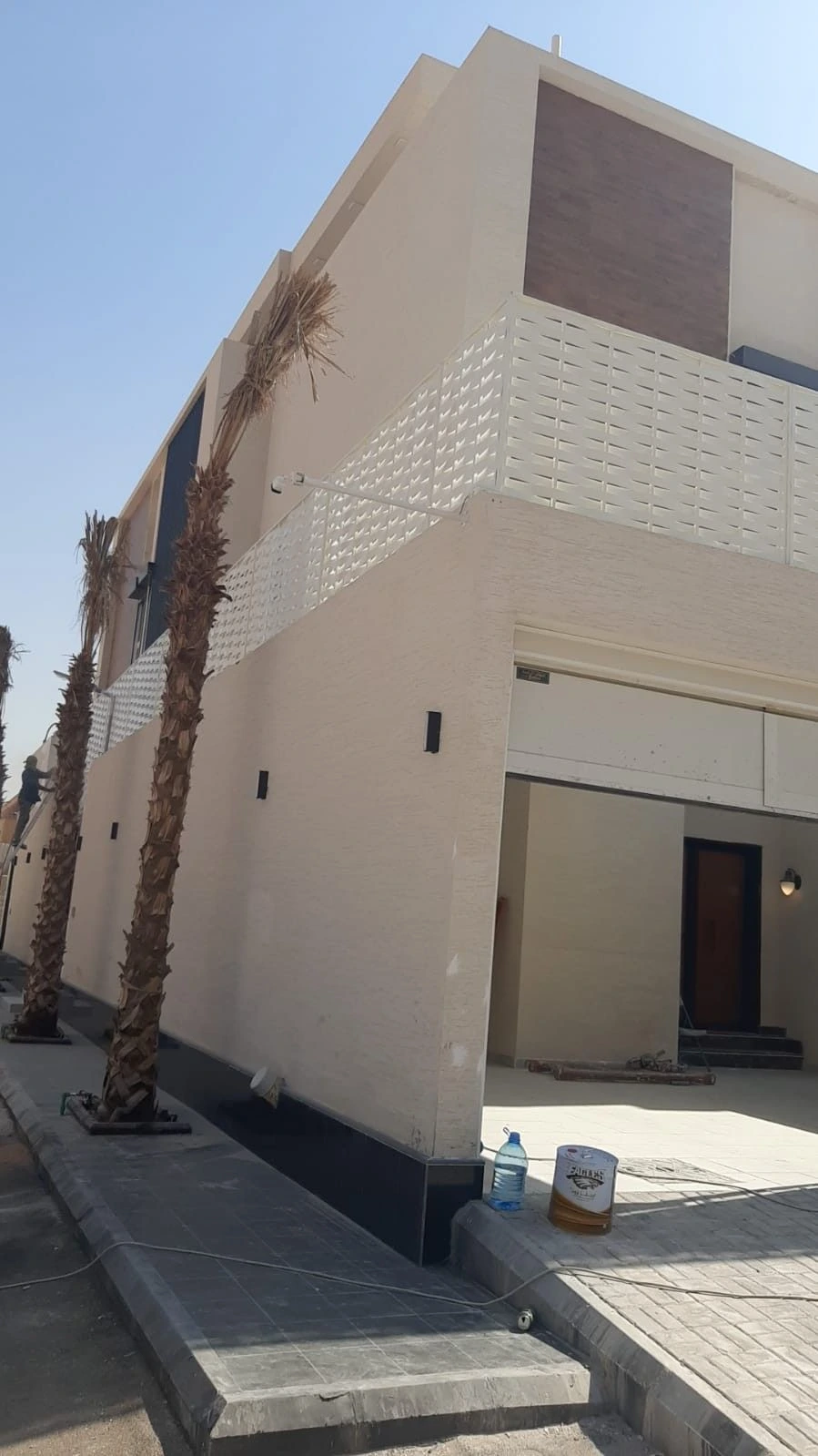 ساتر حديد بتصميم مودرن لمنزل سكني في جدة